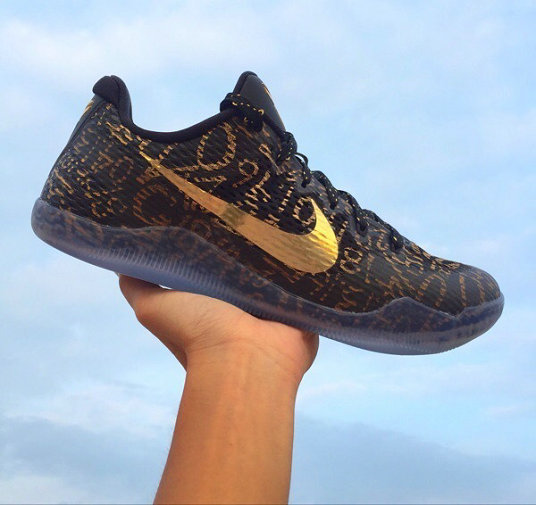 kobe black and gold basketball shoes